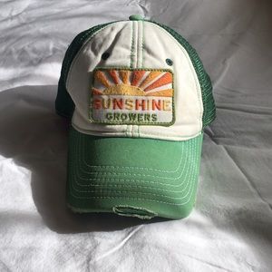 Fossil trucker hat